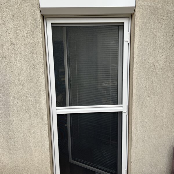 Alu redőny nyíló keretes szúnyoghálóval