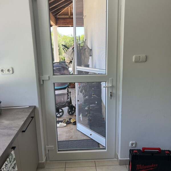 Infinity bejárati ajtó