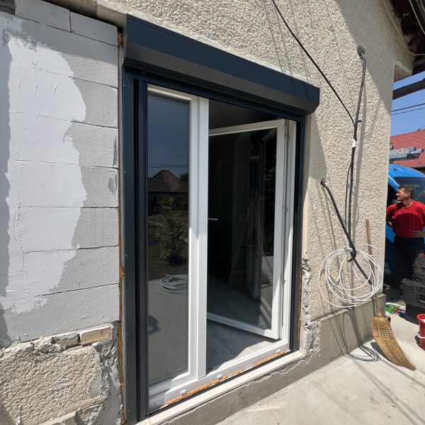 Kömmerling76+alu redőny+szúnyogháló+párkány