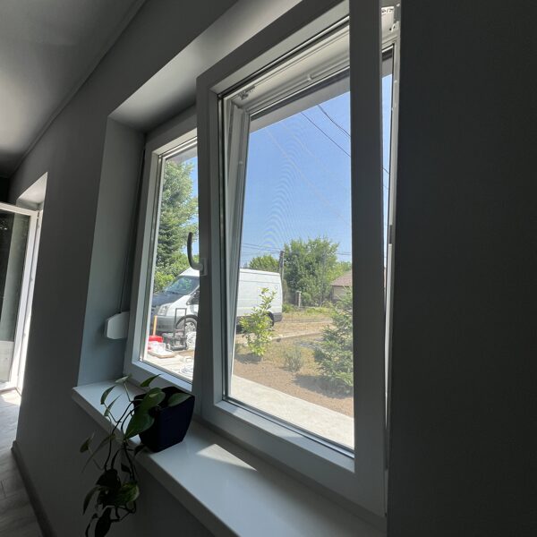 Kömmerling76+alu redőny+szúnyogháló+párkány