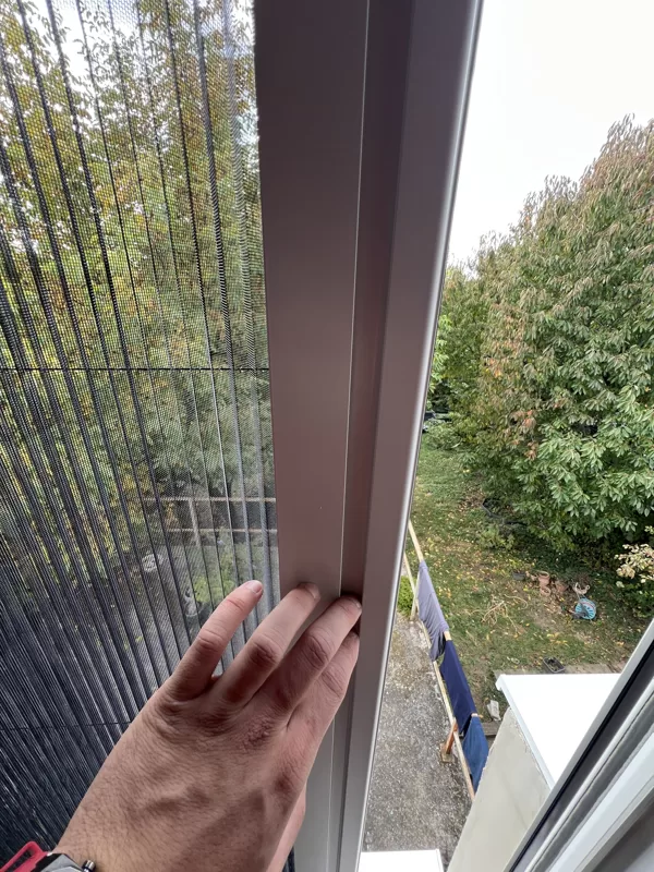 Széles húzó profilú pliszé